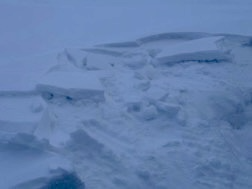 Fragile 3D structure of wind slabs