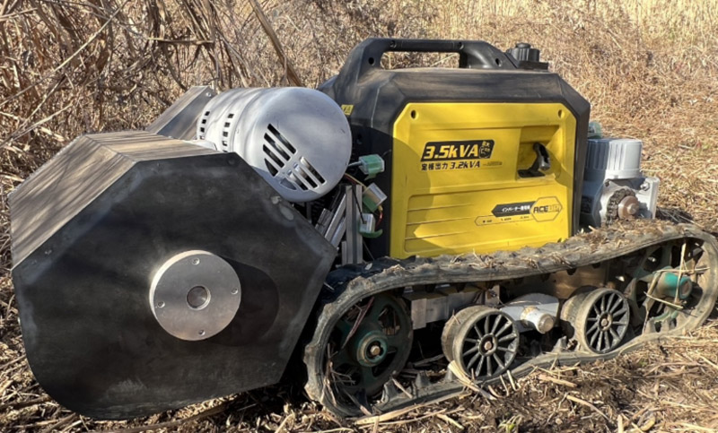 Mower designed for narrow-width operation