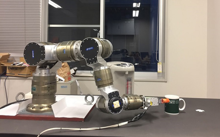 Robot arm LWA3 performs