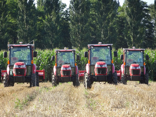 Multi-robot system comprising four robot tractors