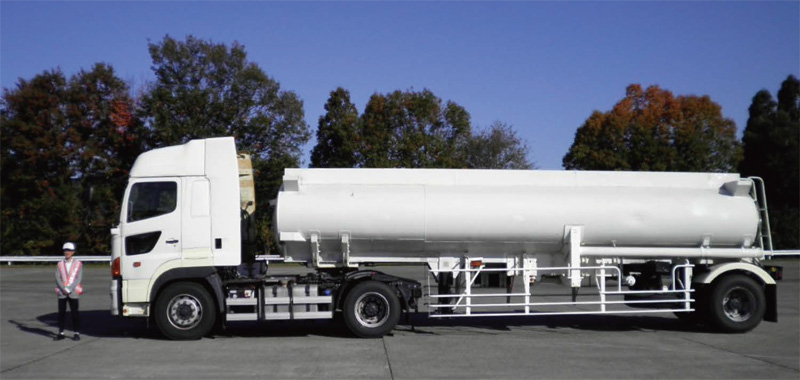 Semi-trailer vehicle used for experiments