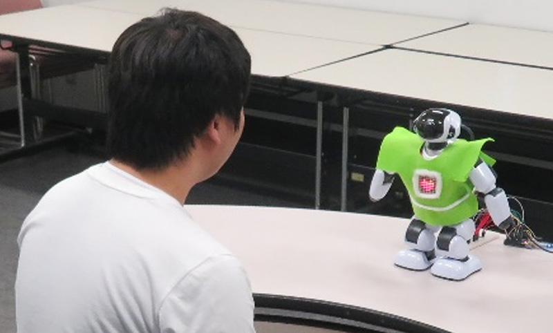 Analysis of Timing and Effect of Visual Cue on Turn-Taking in Human-Robot Interaction