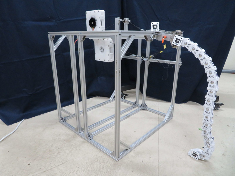 Robostrich arm: wire-driven high-DOF underactuated manipulator