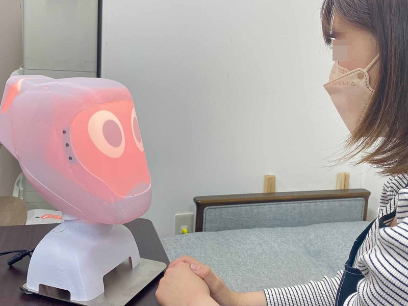 Talker can grasp the atmosphere from the complexion of the avatar robot during remote communication
