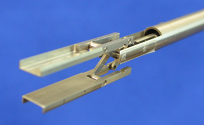 Parallel forceps mechanism for mini-PET